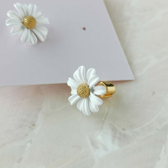 Kate Spade • Into The Bloom Gold White Stud Earrings - Picture 3 of 3